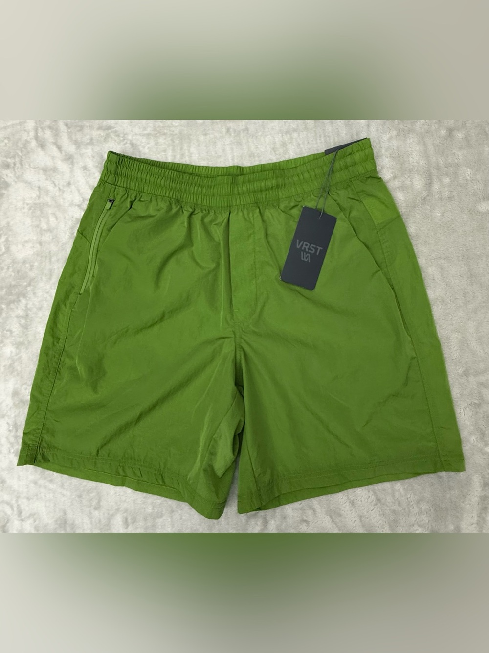 NWT VRST Men's 7" All-In Short Unlined Green Pulse Shine Size M